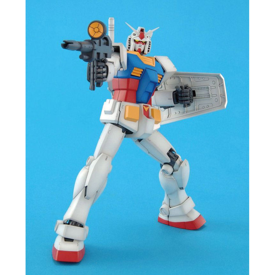 BAS2028924 Bandai MG 1/100 Gundam RX-78-2 (Ver 2.0) Model Kit