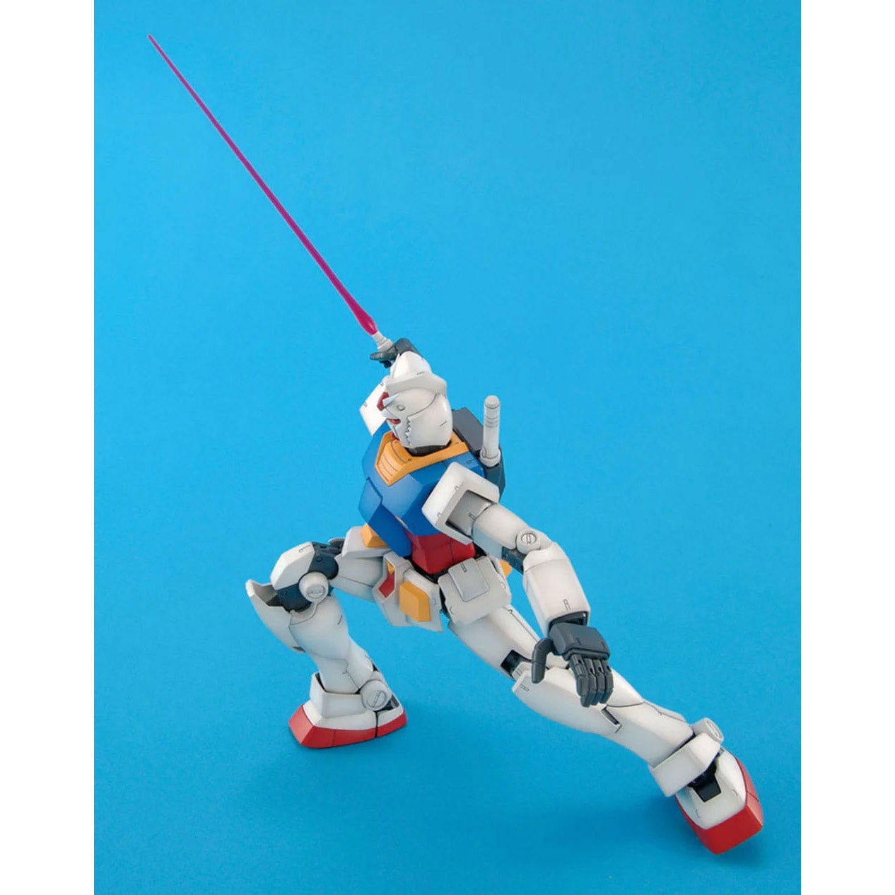 BAS2028924 Bandai MG 1/100 Gundam RX-78-2 (Ver 2.0) Model Kit