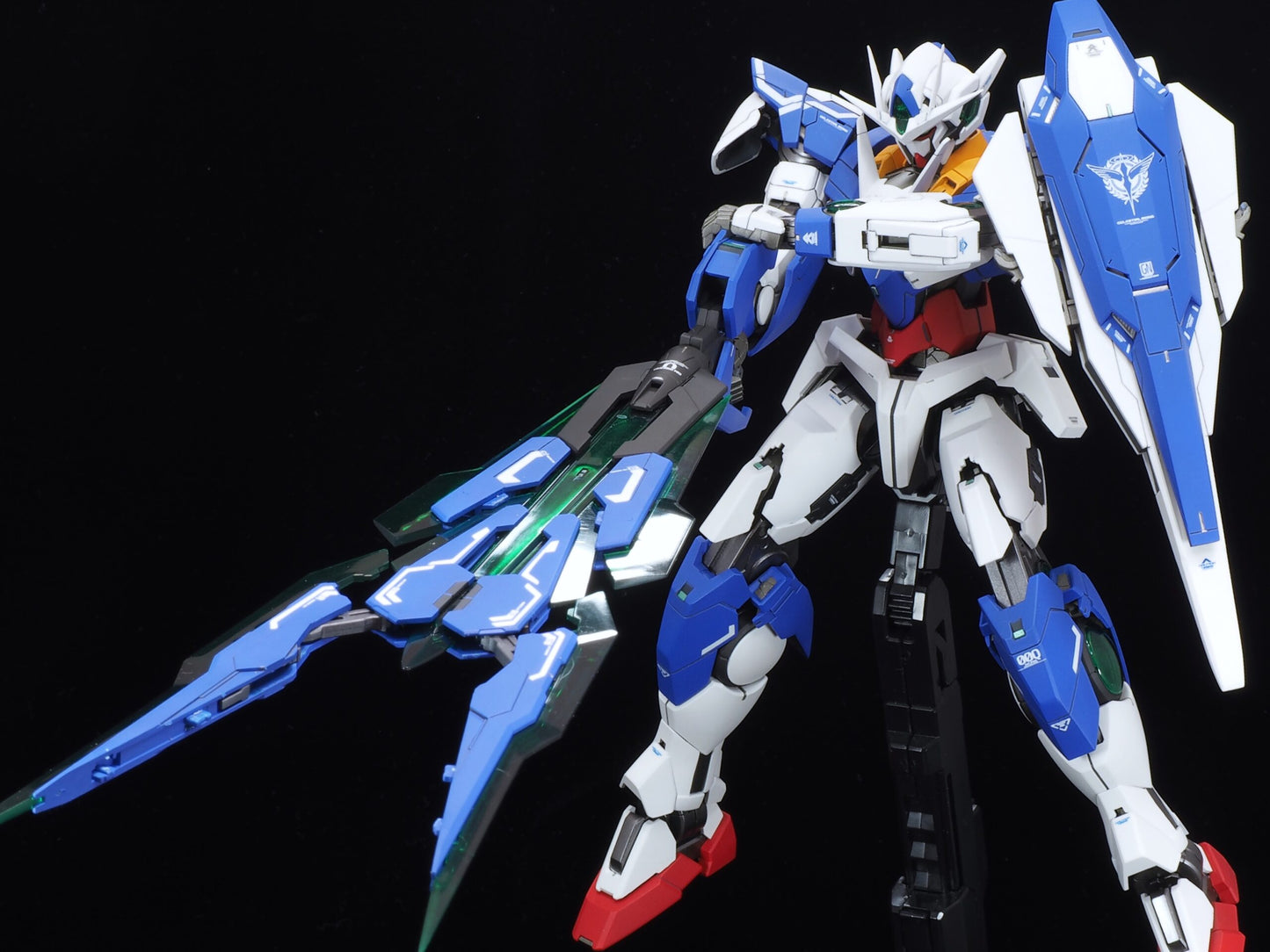 Bandai MG 1/100 Gundam 00 QAN[T] Model Kit