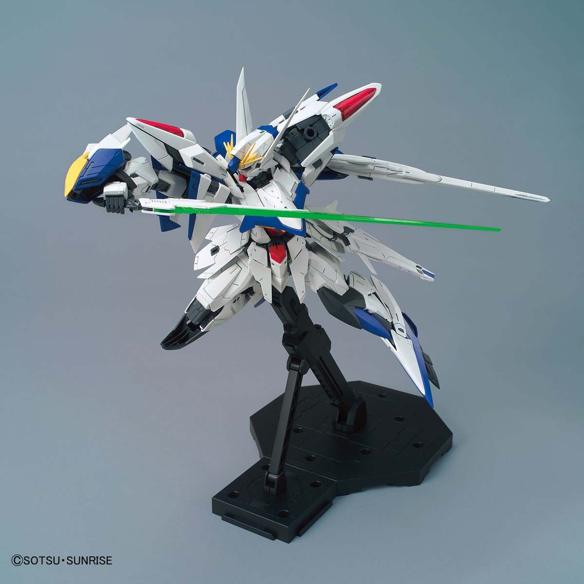 BAS2563437 Bandai MG 1/100 Eclipse Gundam Model Kit