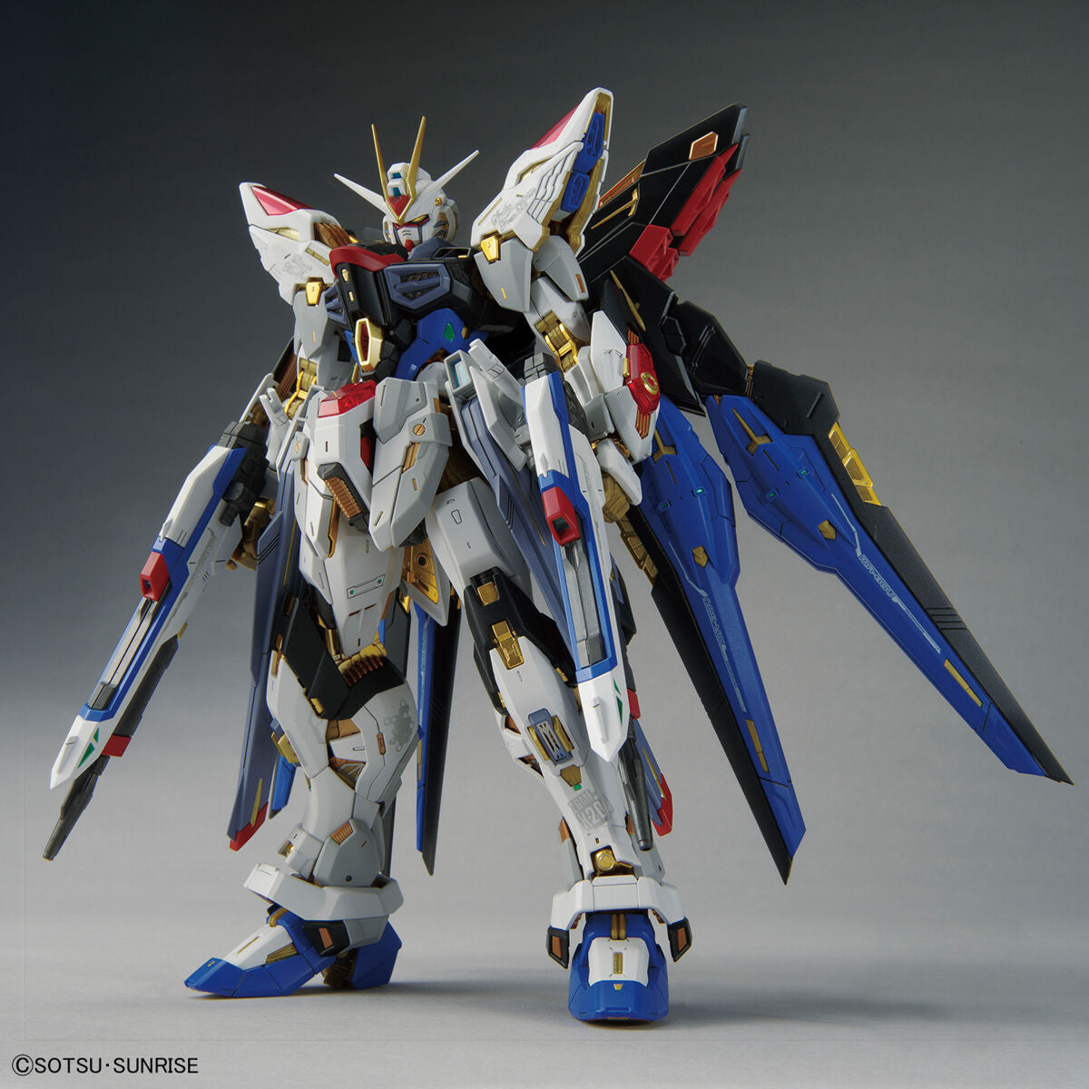 BAS2583176 Bandai MGEX 1/100 ZGMF-X20A Strike Freedom Gundam Model Kit