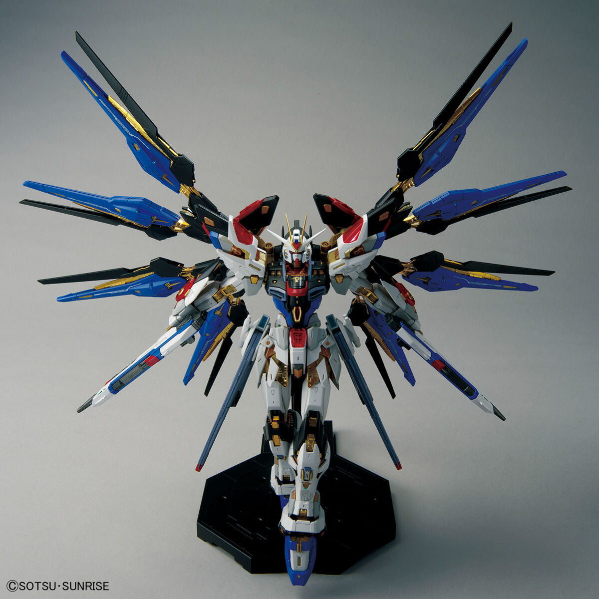 BAS2583176 Bandai MGEX 1/100 ZGMF-X20A Strike Freedom Gundam Model Kit