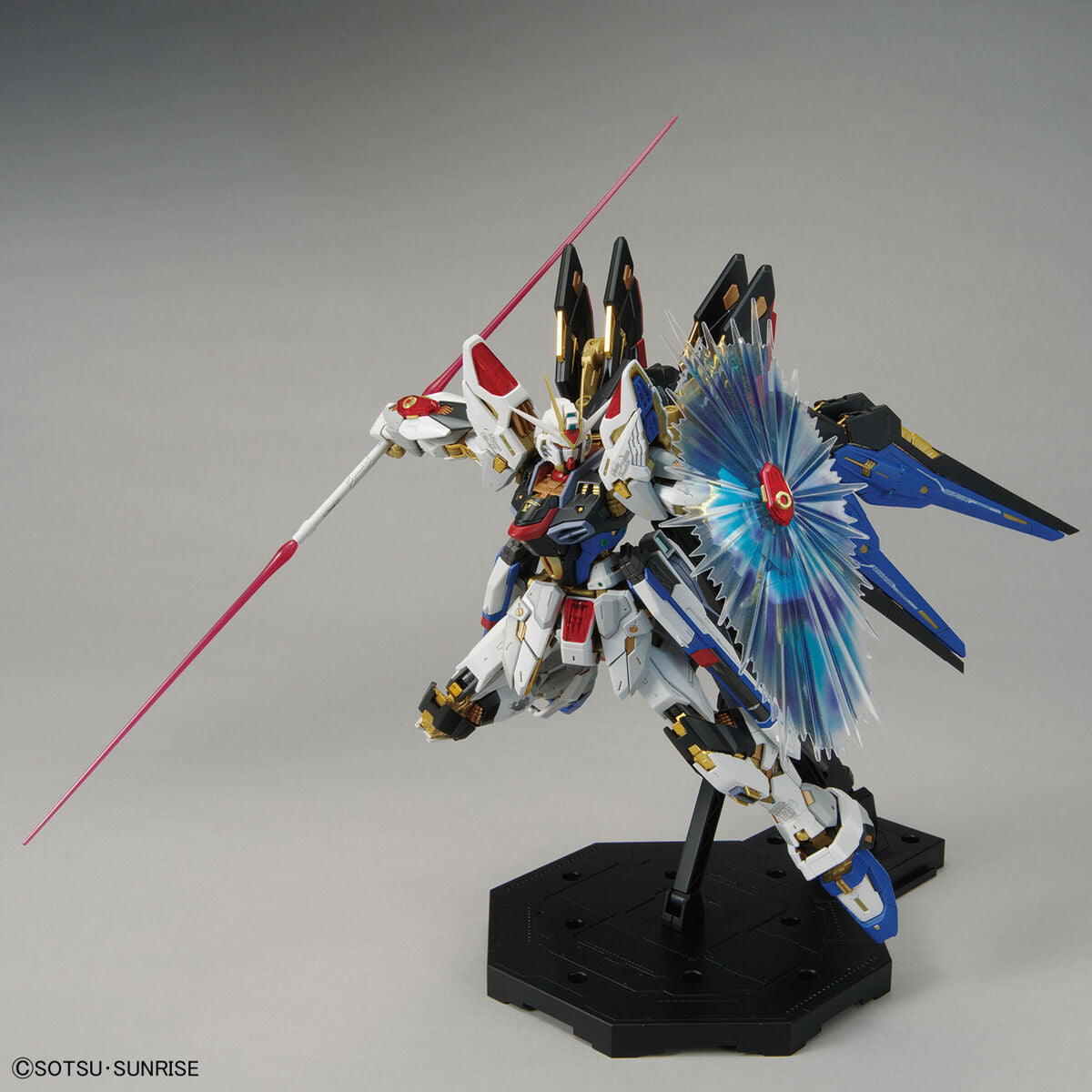 BAS2583176 Bandai MGEX 1/100 ZGMF-X20A Strike Freedom Gundam Model Kit