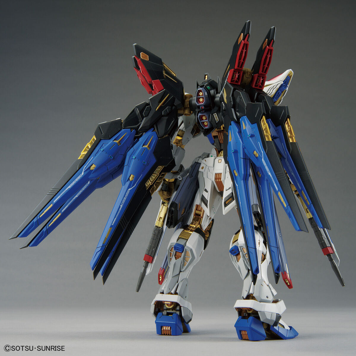 BAS2583176 Bandai MGEX 1/100 ZGMF-X20A Strike Freedom Gundam Model Kit