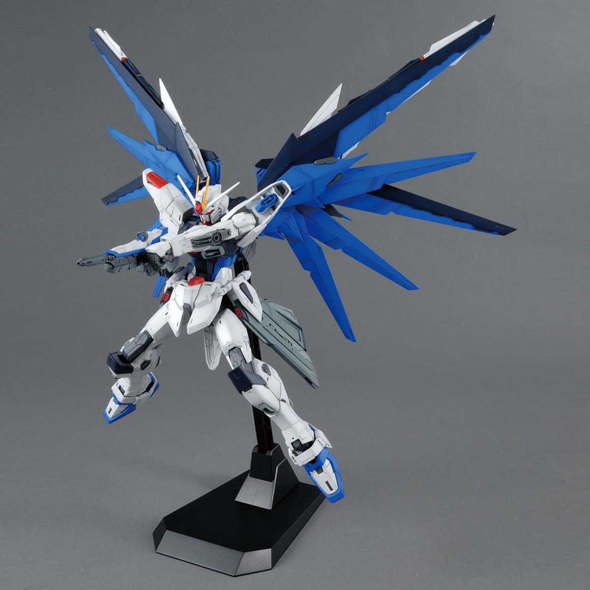 BAS2316367 Bandai MG 1/100 ZGMF-X10A Freedom Gundam 2.0