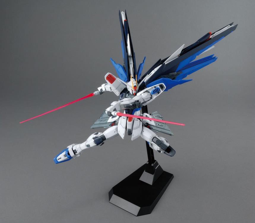 BAS2316367 Bandai MG 1/100 ZGMF-X10A Freedom Gundam 2.0