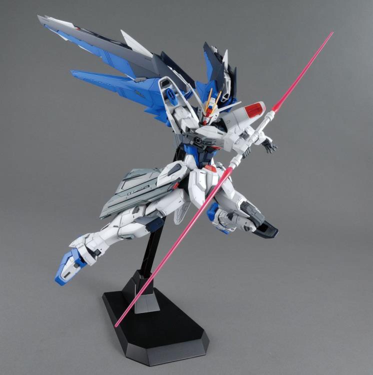 BAS2316367 Bandai MG 1/100 ZGMF-X10A Freedom Gundam 2.0