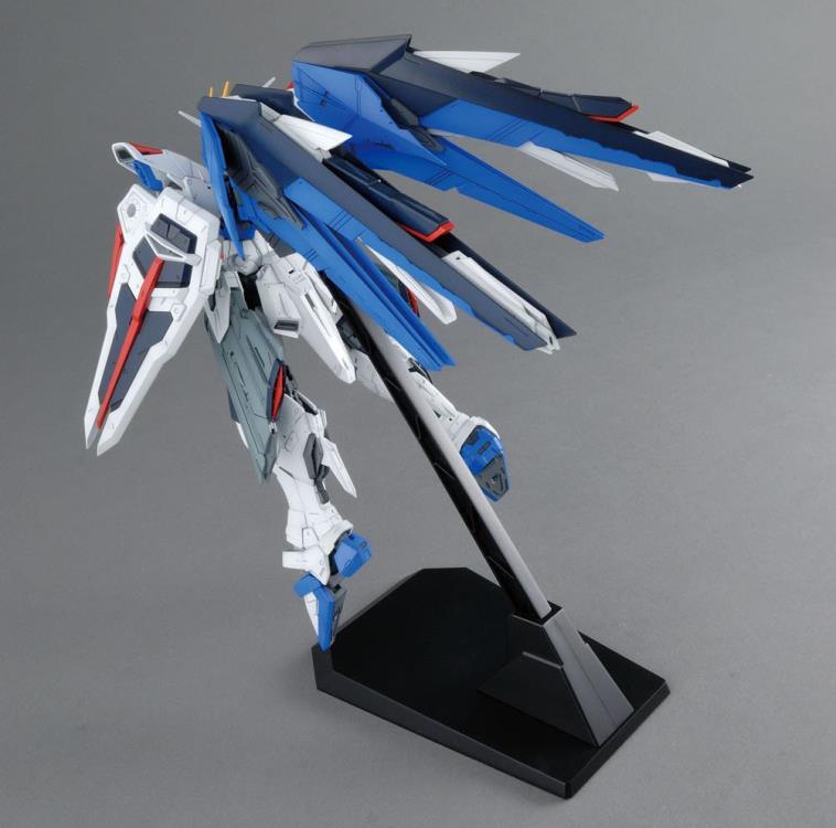 BAS2316367 Bandai MG 1/100 ZGMF-X10A Freedom Gundam 2.0